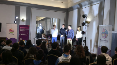 Con una obra de teatro la Muni enseña a estudiantes cómo buscar trabajo