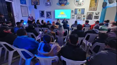 20 clubes locales recibieron al Director Provincial de Deporte Social en el centro cultural "Lo de Néstor"