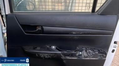 Una adolescente de 16 años agredió a policías y causó destrozos en un patrullero
