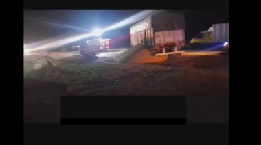 Accidente fatal en ruta 88: Un coche terminó debajo del acoplado de un camión