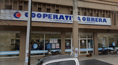 Robaron en una sucursal de la Cooperativa Obrera y rompieron un vidrio para escapar