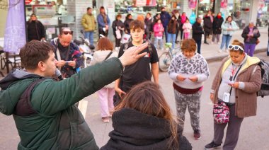 Negocios "un poco alicaídos" en Necochea: La Muni sumó más de 150 comercios a su programa Neco Descuentos