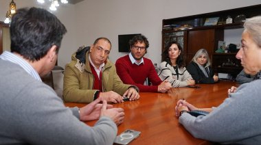 La motosierra de Milei en el hospital de Necochea: El intendente recibió en su despacho a los responsables de un recorte irresponsable