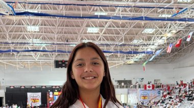 Una caravana de coches recibió a Walkiria Godoy Caballero tras el mundial de Taekwondo en Barcelona