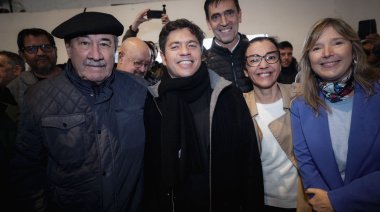 Andrea Cáceres con Axel en Tandil: La provincia sigue entregando obra pública a pesar de Milei