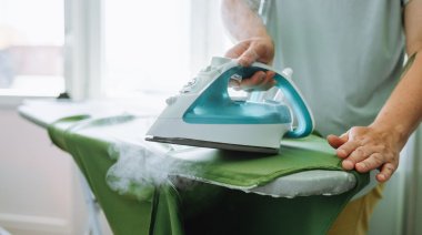 ¿Conocías esta función de la plancha que deja la ropa impecable?
