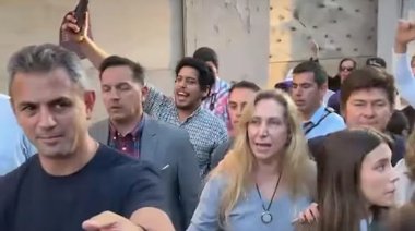 Otra vez incidentes: Karina Milei y Martín Menem tuvieron que ser evacuados de urgencia en Corrientes
