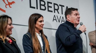 Montenegro cerró su campaña en Necochea: "O seguimos con el kirchnerismo o elegimos la libertad"