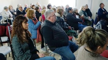 Charla sobre fraudes digitales: Apuntan a prevenir entre vecinos de la tercera edad