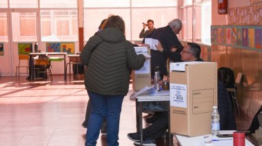 Comenzaron las elecciones en Necochea: Demoras en algunas escuelas y ausencias de autoridades de mesa