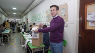 Arturo Rojas votó e instó a los vecinos a participar