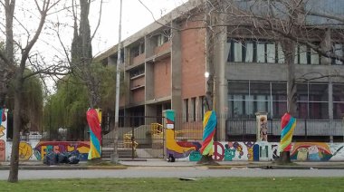 Drama en el ex Colegio Comercial: Un alumno llevó un arma