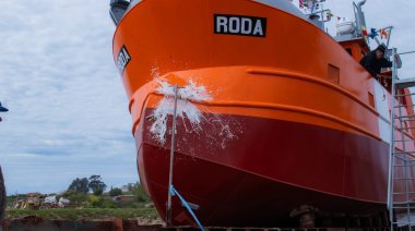 En una no, en varias: El Puerto va a la Escuela... y a la comisaría, el hospital y el astillero
