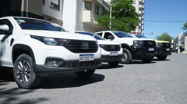 Presentaron nuevas camionetas para la muni: Nueva Necochea borra la historia y sigue "refundando" la ciudad