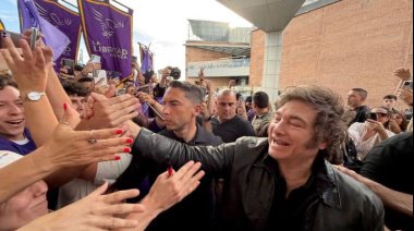 Javier Milei recorrió la ciudad de Córdoba con un discurso breve y temor a desmanes
