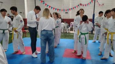 Taekwondo infantil en Necochea: 100 atletas marciales y una importante delegación de Sarandí