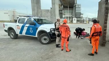 Rescataron a un joven kitesurfista en la costa