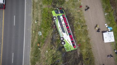 Tragedia en Ruta 2: El chofer del micro quedó detenido e imputado por homicidio culposo