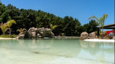 Buscan personal en Balneario San Cayetano y Aguas del Pinar publicó sus nuevas tarifas