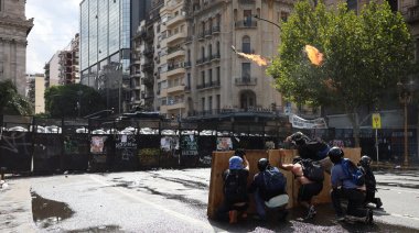 Reforma Laboral: Piedrazos, balas de goma y heridos en la marcha de la CGT