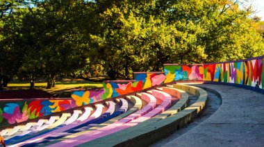 La Necochea del No: ¿Qué pasó con el techo del Anfiteatro en el Parque Miguel Lillo?