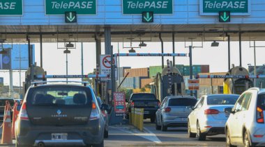 Aumentos en los peajes de las autopistas porteñas: Denuncian "estafa vial" y "caja negra" de la política