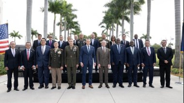 El Ministro de Defensa participó de una cumbre militar en Miami y manifestó su respaldo a Estados Unidos en la guerra con Irán