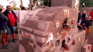 Ahora la Escuela Municipal de Arte tiene un horno de barro comunitario