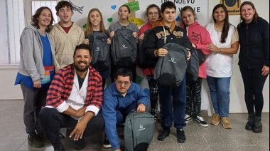 Puerto Ciudad Inclusivo entregó mochilas a los alumnos de la Escuela de Educación Especial N° 403
