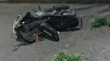 Motociclistas intentaron escapar con plantas de cannabis y terminaron chocando en plena persecución