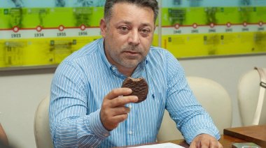 Haciendo cuentas: ¿Cuántos alfajores le cuesta a los vecinos mes de salario del intendente Arturo Rojas?