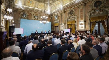 Alivio para los intendentes: Axel Kicillof reglamentó el fondo para municipios