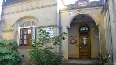 Tiempos de Milei: Trabaja acompañando a niños de la calle, no le pagan hace tres meses y la única que lo defiende es su madre