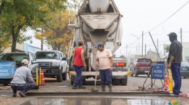 San Cayetano avanza con un plan integral de bacheo para mejorar la circulación urbana