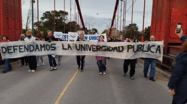 Necochea marchó para pedir que se cumpla con la Ley de Financiamiento Universitario