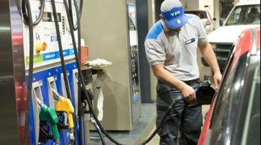 Golpe al bolsillo: La nafta sube un 1% y mantendrá su precio durante 45 días