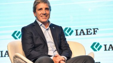 Luis Caputo dijo que habrá "libre circulación de pesos y dólares" pero evitó dar una fecha concreta