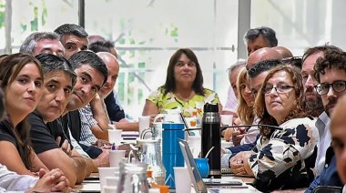 La Provincia abre paritarias con docentes y estatales
