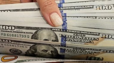 El dólar cerró a $1.510 tras marcar un nuevo récord