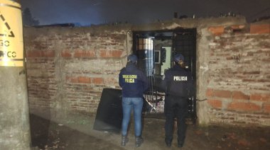 Dos detenidos en un allanamiento por drogas en Barrio Mataderos