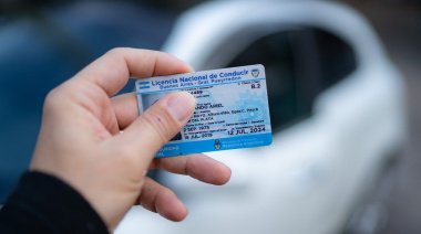 Detuvieron a diez personas por venta de licencias de conducir falsas en redes sociales