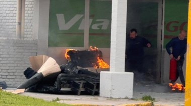 Incendio en la Terminal: Un sector de encomiendas ardió en llamas y un trabajador sufrió lesiones