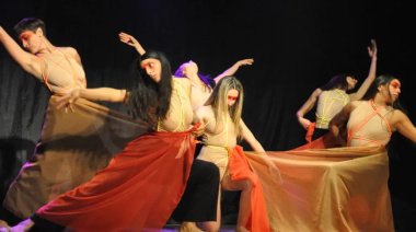 Artistas organizan una muestra para reparar el piso de la escuela provincial Orillas del Quequen