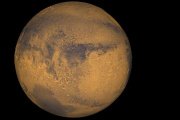 Planeta gigante desconcierta a astrónomos