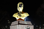 Violencia política: Mancillaron el monumento a Eva Perón