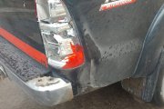 Una vecina denunció que un caballo chocó contra su camioneta estacionada en su garaje