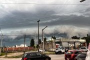 Breve pero feroz temporal de viento generó graves destrozos en la ciudad