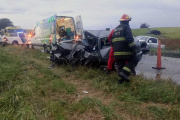 Violento choque frontal en la Ruta 88: Un joven quedó atrapado y fue rescatado por bomberos