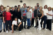 Comenzó la campaña 2025: El intendente Arturo Rojas y algunos de sus funcionarios bailaron con jubilados en Quequén