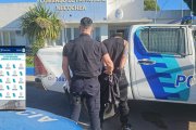 Amenazó a su pareja con un cuchillo, se resistió a la policía y lo atraparon con droga en su vehículo